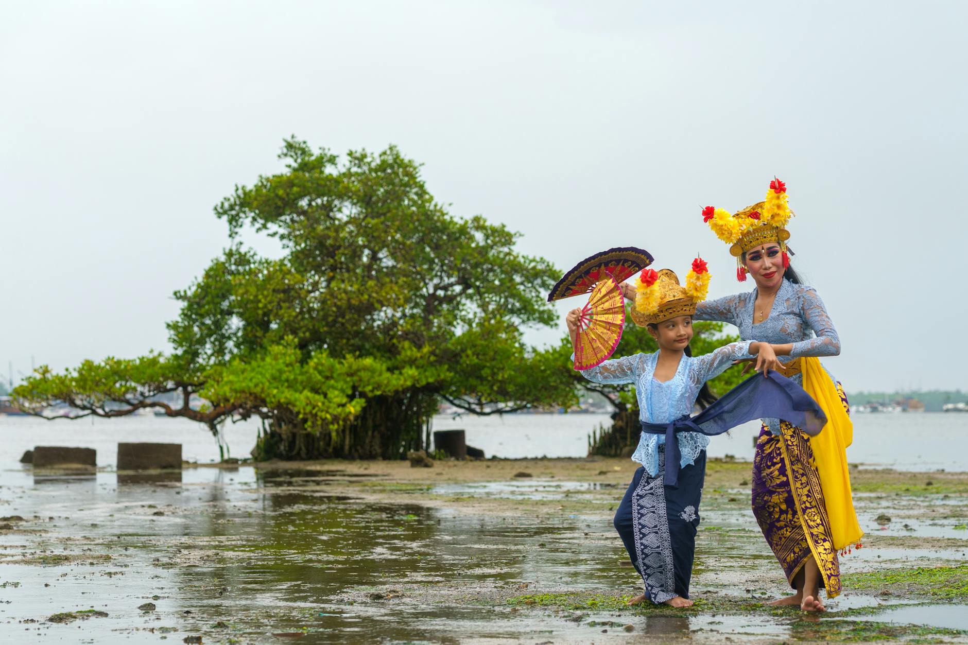 Gambar ramuan tradisional khas Bali yang terbuat dari bahan alami dan dipercaya dapat meningkatkan daya tahan tubuh secara alami