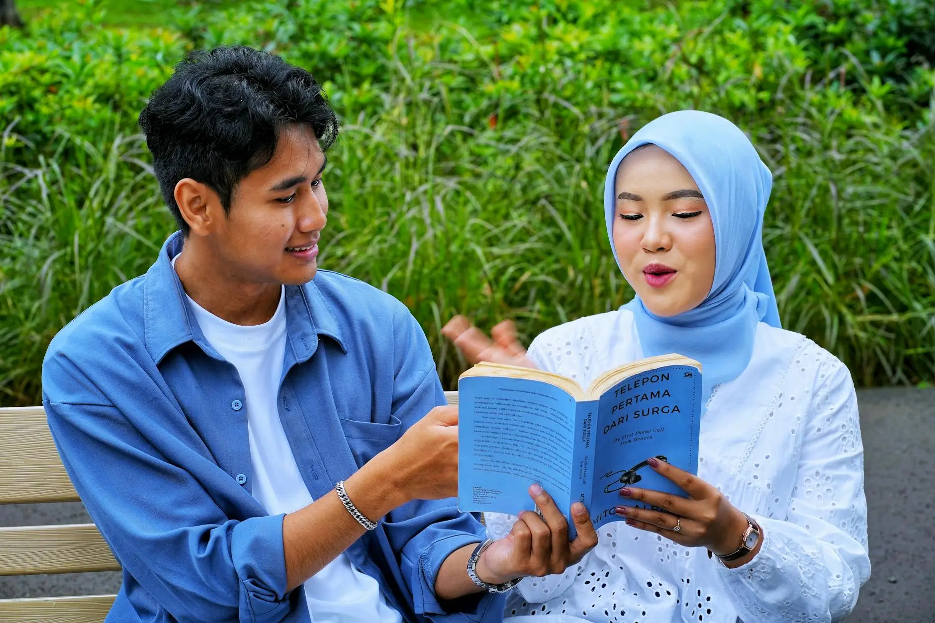 Gambar pesan minyak kutus kutus melalui aplikasi WhatsApp untuk pemesanan dan informasi produk minyak kutus kutus