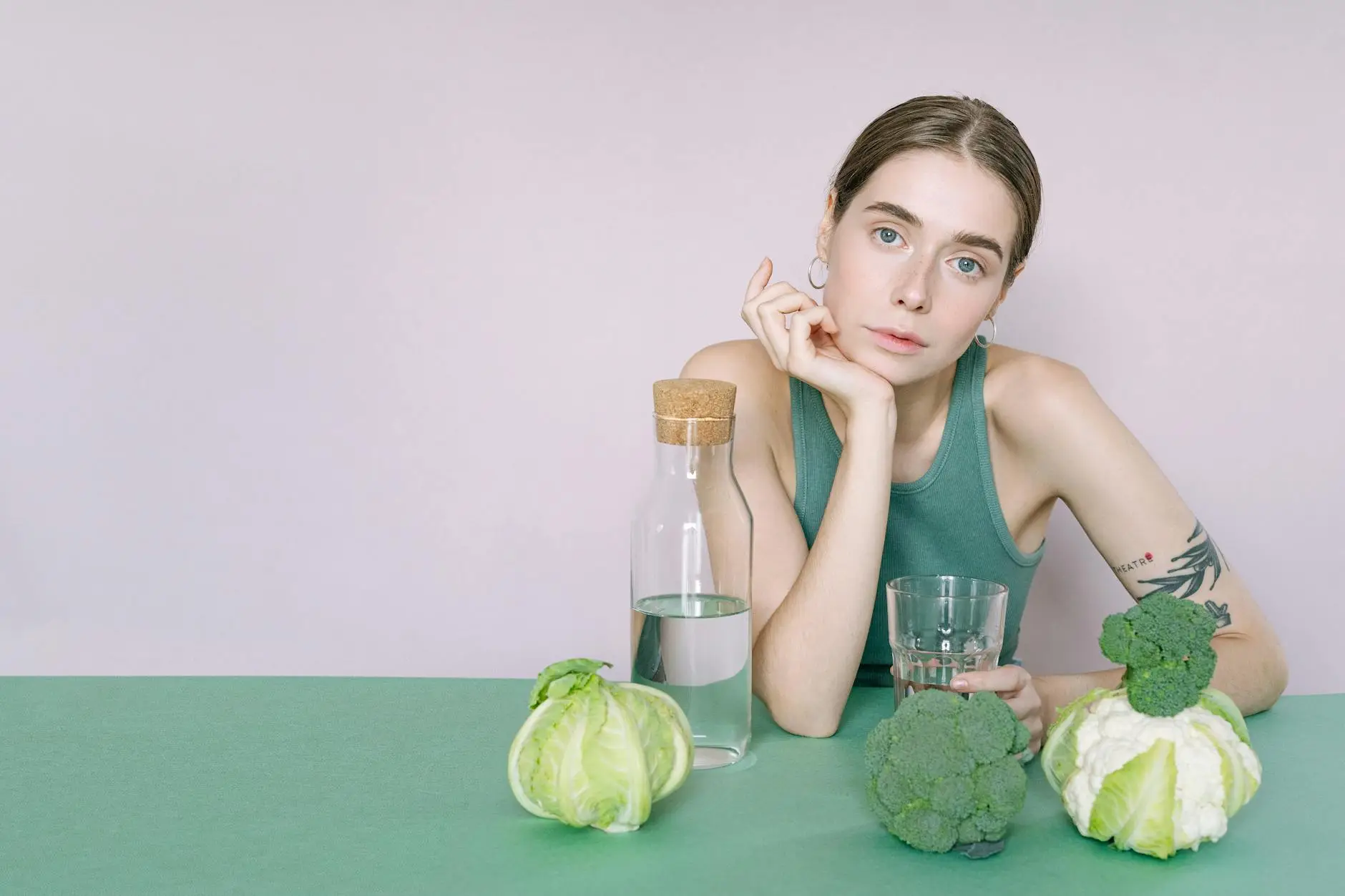 Gambar cara detox tubuh secara alami di rumah dengan menggunakan bahan alami dan ramuan tradisional untuk membersihkan tubuh dari racun dan meningkatkan kesehatan secara keseluruhan.